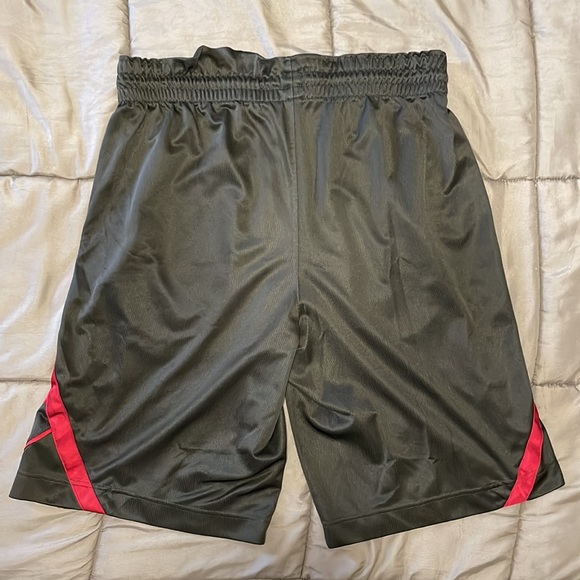 Nike LeBron Basketball Shorts - Picture 3 of 5